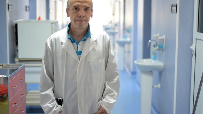 Доц. Мангъров за незаконните трансплантации: Ако човек има стабилен гръб, може да прави каквото си иска