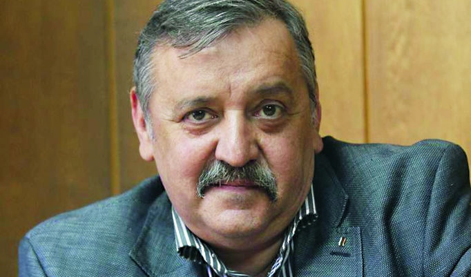 Здравният министър д р Кацаров е пенсионирал най колоритния член на Щаба