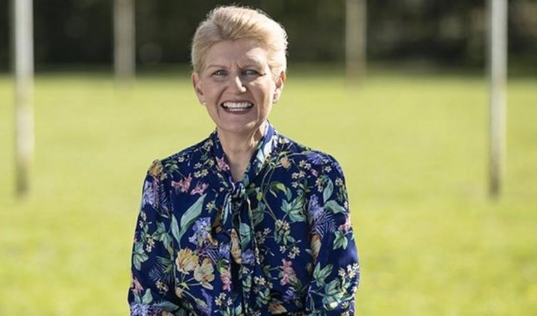 Английската футболна асоциация ФА избра Деби Хюит за нов президент