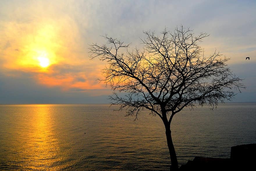 След слънчевото начало на деня в по голямата част от