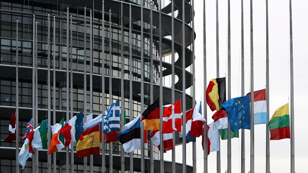 Европейският парламент ще обяви днес резултатите от окончателното гласуване на