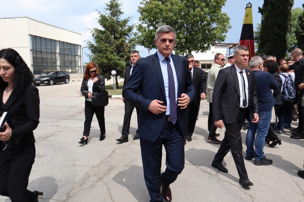 Работи се по всички възможни версии за падането на изтребителя