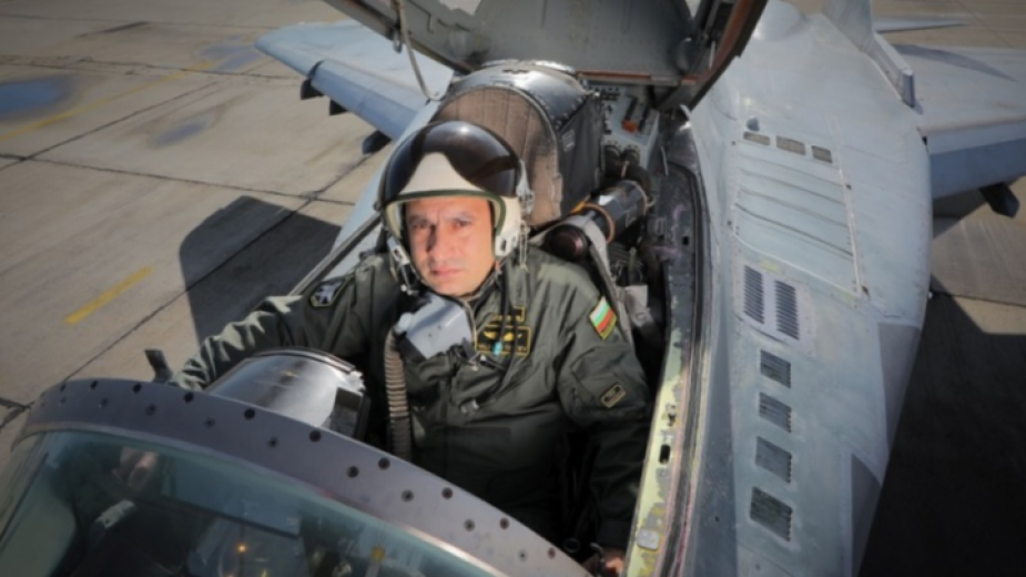 Пилотът на катастрофиралия в Черно море МиГ-29 майор Валентин Терзиев