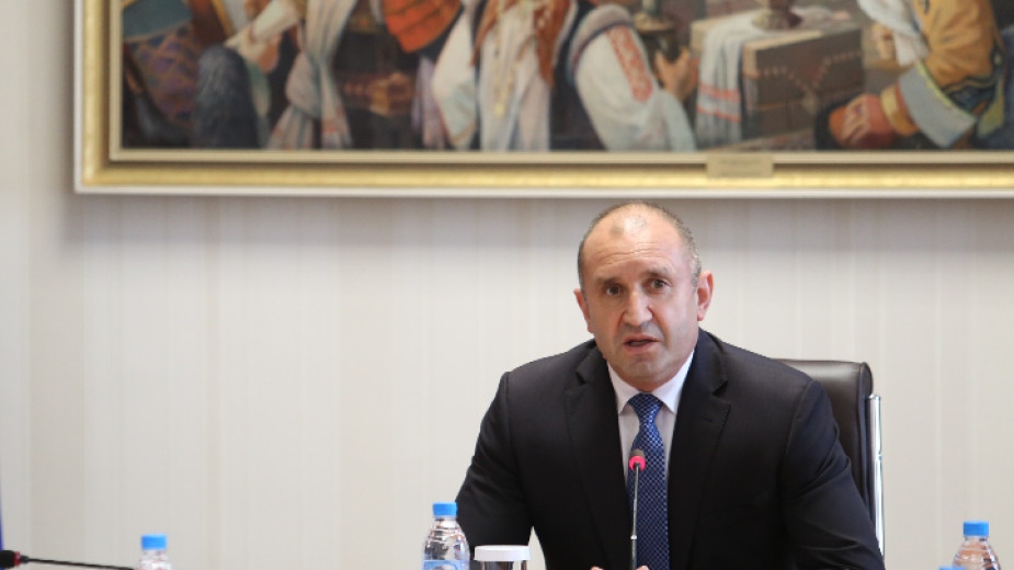Президентът Румен Радев изказва съболезнования на семейството близките и колегите