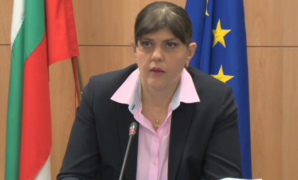 Главният прокурор на ЕС Лаура Кьовеши дава пресконференция пред журналисти