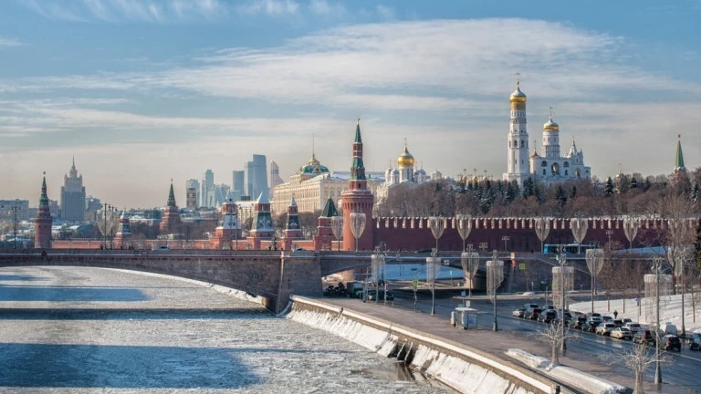 30 години нова Русия - как страната на Путин затъна в блатото