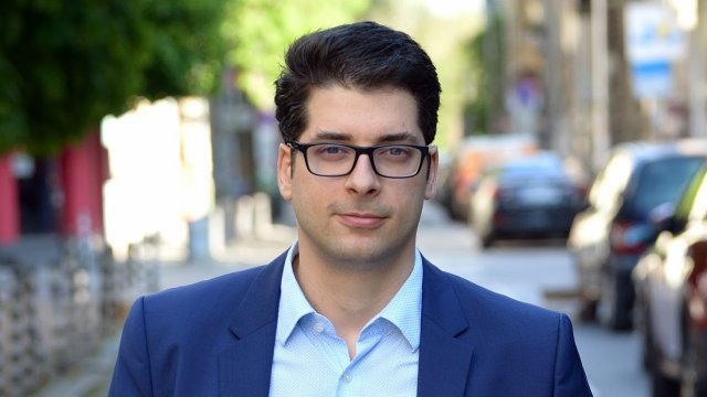 Искам нашата страна да се развива добре това каза служебният