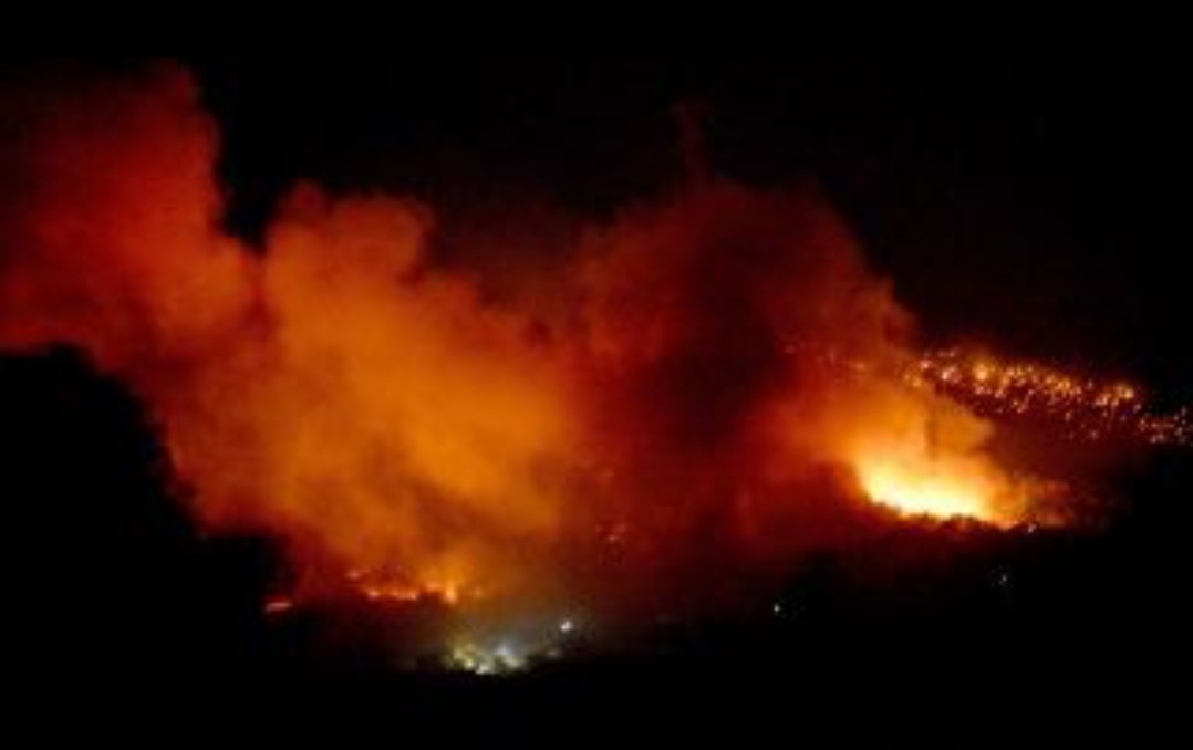 Експлозия в химически завод в Северен Илинойс предизвика огромен пожар