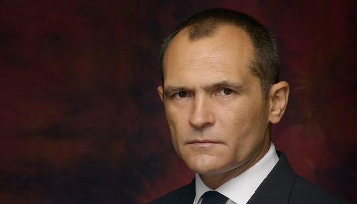 Между бивши и настоящи управляващи се размятат обвинения чекмеджета пресъхнали