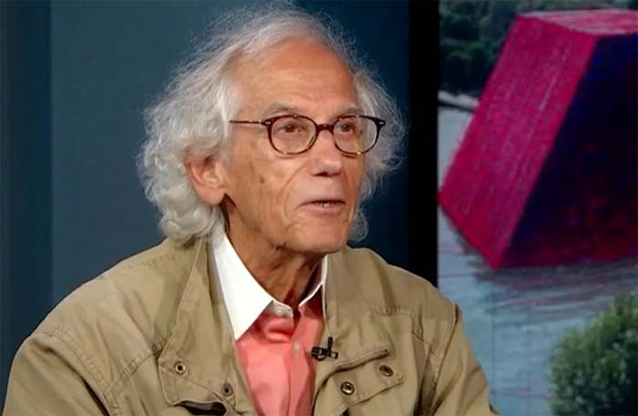 Триумфалната арка в Париж ще бъде опакована в сребристо син текстил