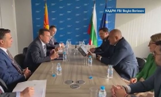Бившият премиер Бойко Борисов изненадващо се срещна с македонския премиер