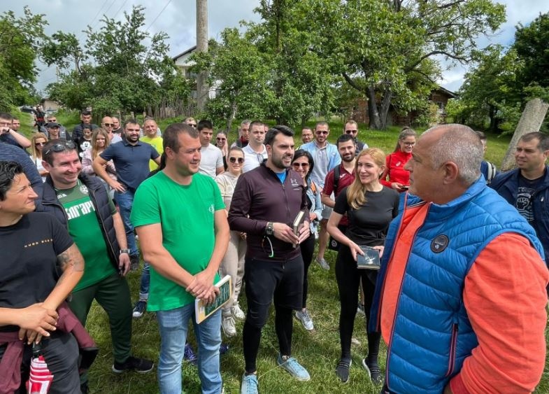 И докато нашите съседи ползват милиарди евро безвъзмездна помощ България