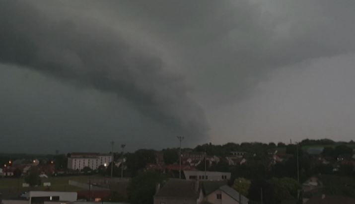 Проливен дъжд ураганен вятър и над 44 хиляди мълнии само