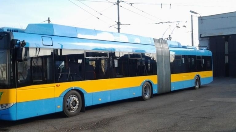 Намушкаха младеж в тролейбус в София
