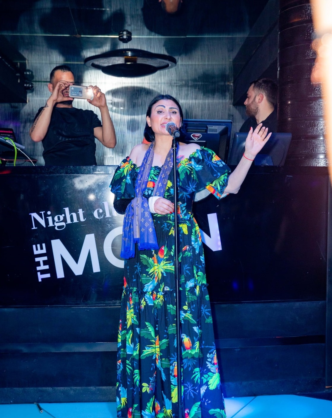 Софи Маринова тръгна по участия с шина на ръката Ромката