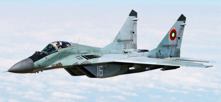 Подновяват издирването на черната кутия на падналия в морето самолет МиГ-29