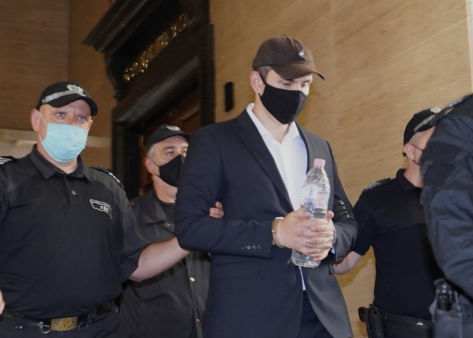 Починал експерт и замяната му с друг отложи процеса за