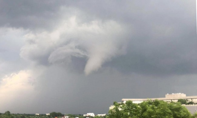 Рядко срещано торнадо удари вчера Югоизточна Чехия като според спасителните