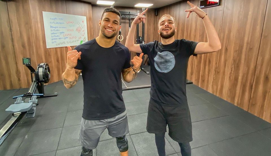 В началото на пандемията през 2020 година Криско започна ударни