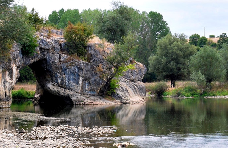 Баща и дете са се удавили във водите на река
