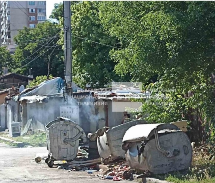 Тяло на бебе е било открито в кофа за боклук