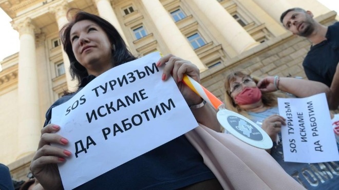 Протест пред президентството на обединение Бъдеще за туризма Туроператорите са недоволни