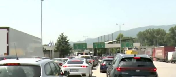 От 8 часа тази сутрин на граничния контролно пропускателен пункт Илинден
