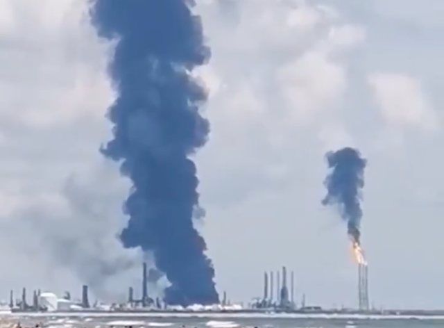 Взрив в най-голямата румънска петролна рафинерия в Черно море