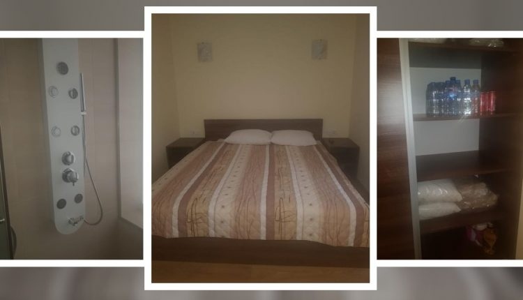 Във видеоконферентна връзка по време на пресконференция на служебния министър