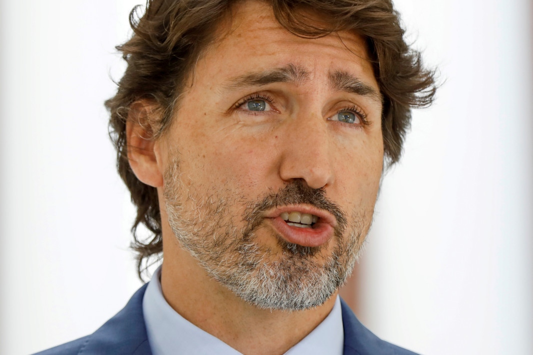 Канадският премиер Джъстин Трюдо осъди в петък изгарянето и вандализма