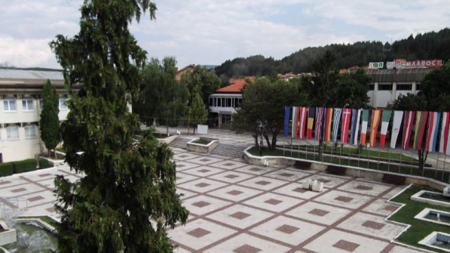 Служители на Антикорупционната комисия КПКОНПИ са влезли в община Хаджидимово