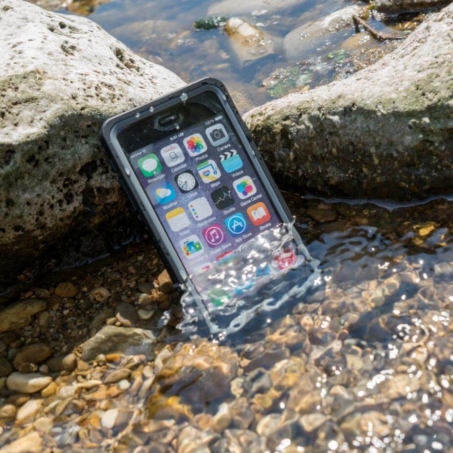 Apple активно популяризира водоустойчивостта на своя нов продукт но в