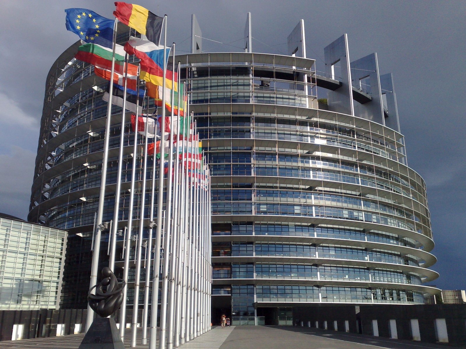 Европейският парламент призова Европейския съвет незабавно да предприеме действия за