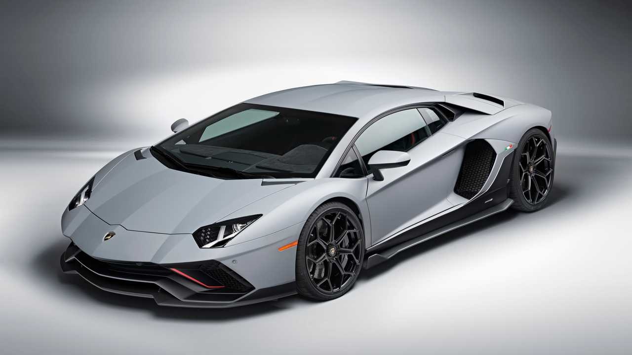 Lamborghini Aventador дебютира на пазара преди 10 години и очаквано