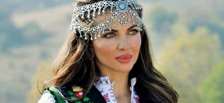 Райна потъна в скръб заради кончината на майка си Певицата