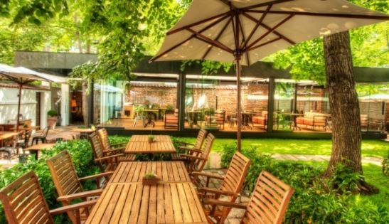 Националният борд по туризъм предлага градините на хотели и ресторанти да