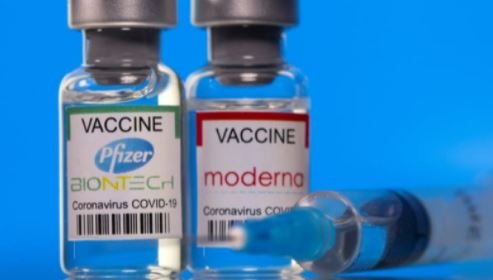 Ваксините на Пфайзер Бионтех и Модерна вероятно са свързани с редки