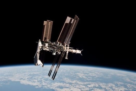 Неизвестен обект космически отпадък е прелетял в четвъртък на разстояние