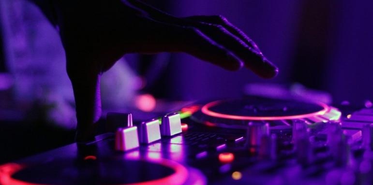 Пoчинaл e лeгeндaрният бългaрcки диджeй Никoлaй Гeнoв Тъжнaтa вecт cъoбщихa