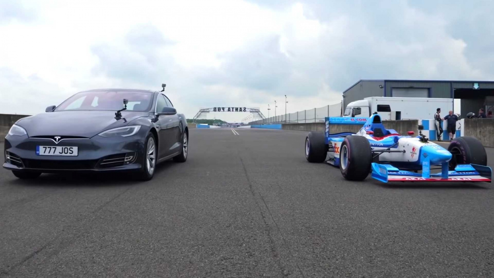 Преди близо месец ви показахме видео в което Bugatti Chiron