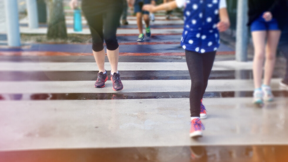 Жена и двете ѝ деца бяха блъснати от кола на