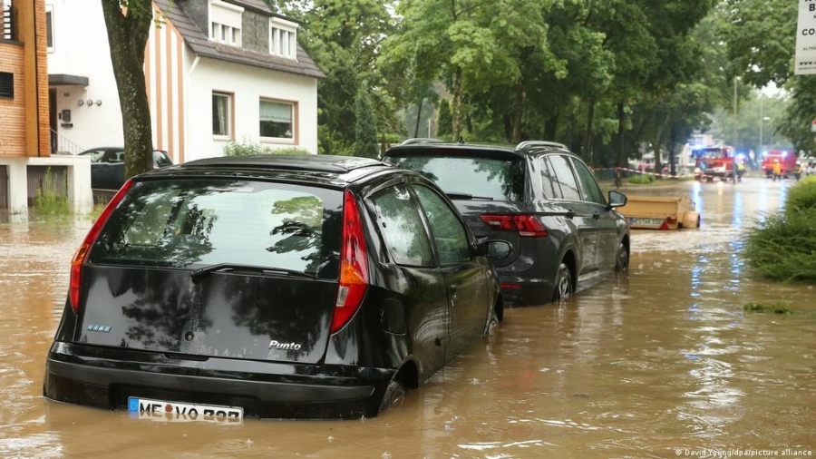 Библейски потоп в Германия, има много загинали и изчезнали  