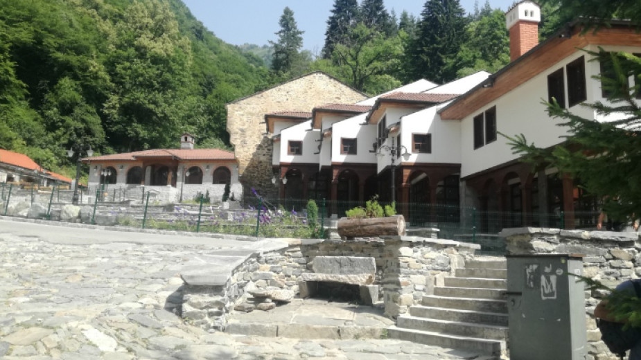 Завършва изграждането на новата административна сграда при Самоковската порта до