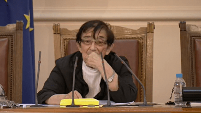 Мика Зайкова отново ще бъде най възрастният депутат и ще води