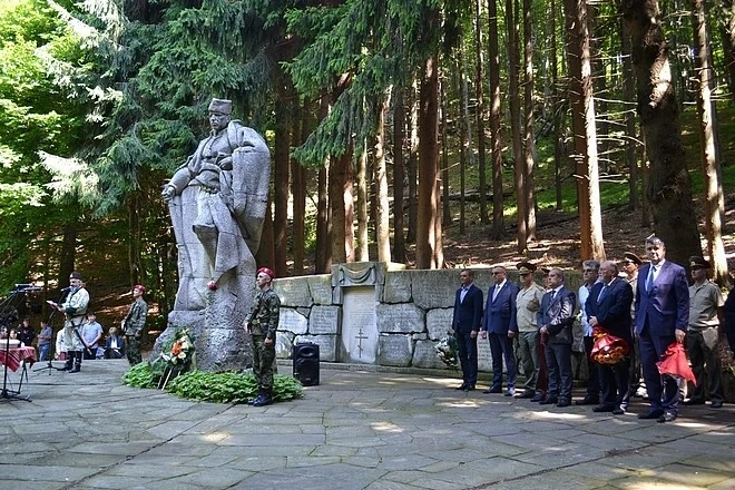 Стотици изкачиха Бузлуджа, за да почетат подвига на Хаджи Димитър и четата му