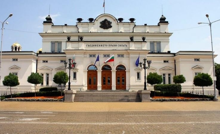 46-ият парламент ще заседава отново в старата сграда