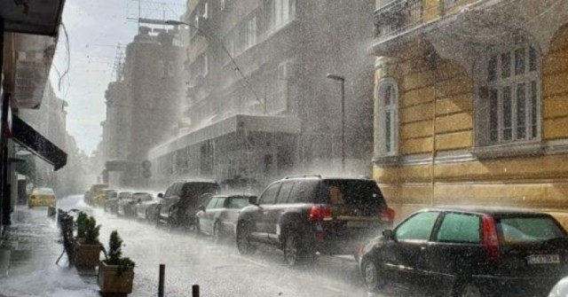 Лятна буря удари София Следобед над столичния град се разви