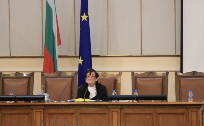 Мика Зайкова към депутатите: Не забравяйте кой ви е изпратил тук и защо