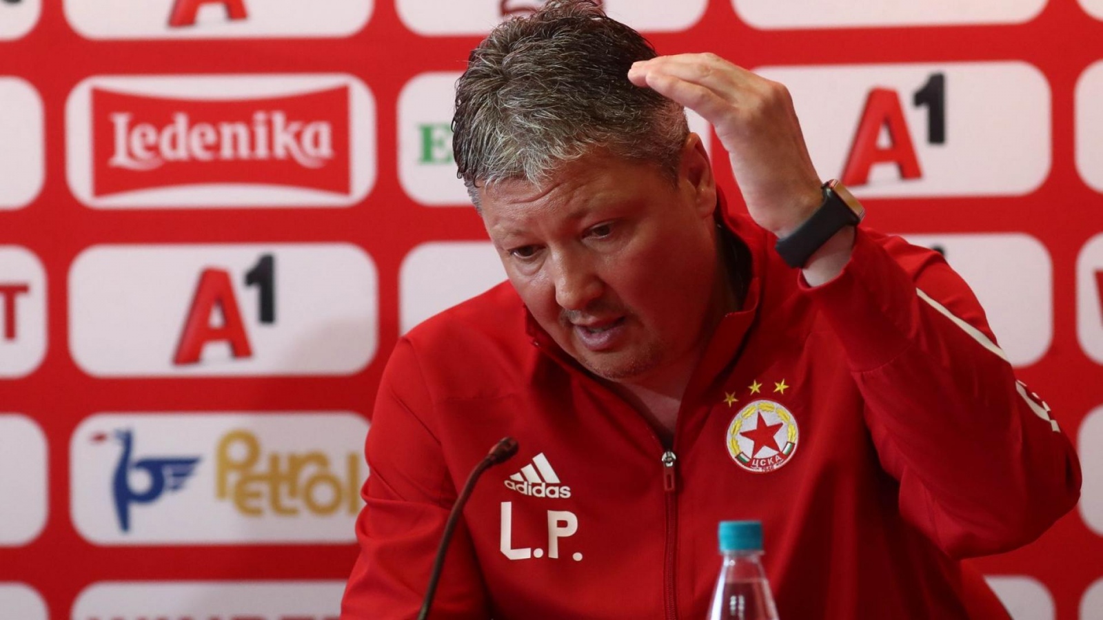 Треньорът на ЦСКА Любослав Пенев се оплака от вътрешен саботаж