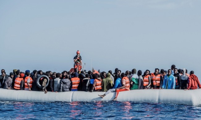 Най малко 17 души са загинали при корабокрушение край бреговете на